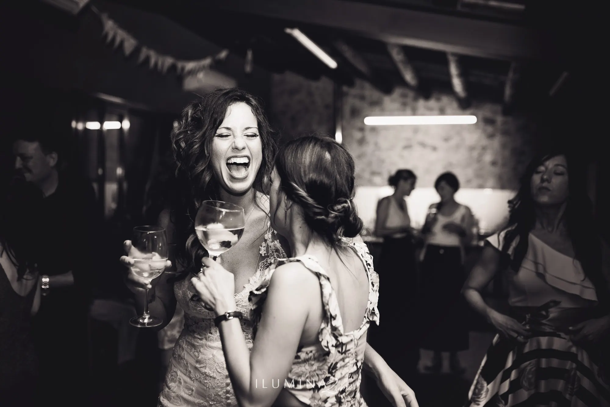 Fotografías para bodas en Barcelona. Reportajes naturales y documentales.