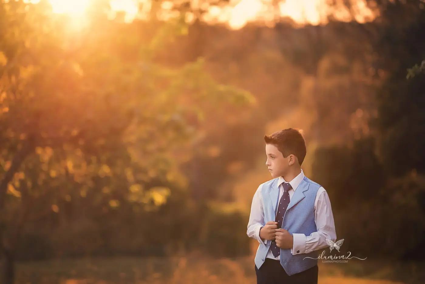 Reportajes para primera comunión para niño al atardecer Barcelona