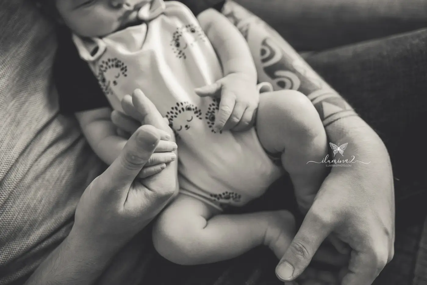 Sesiones de fotos con niños a domicilio. Fotografías naturales lifestyle en casa.