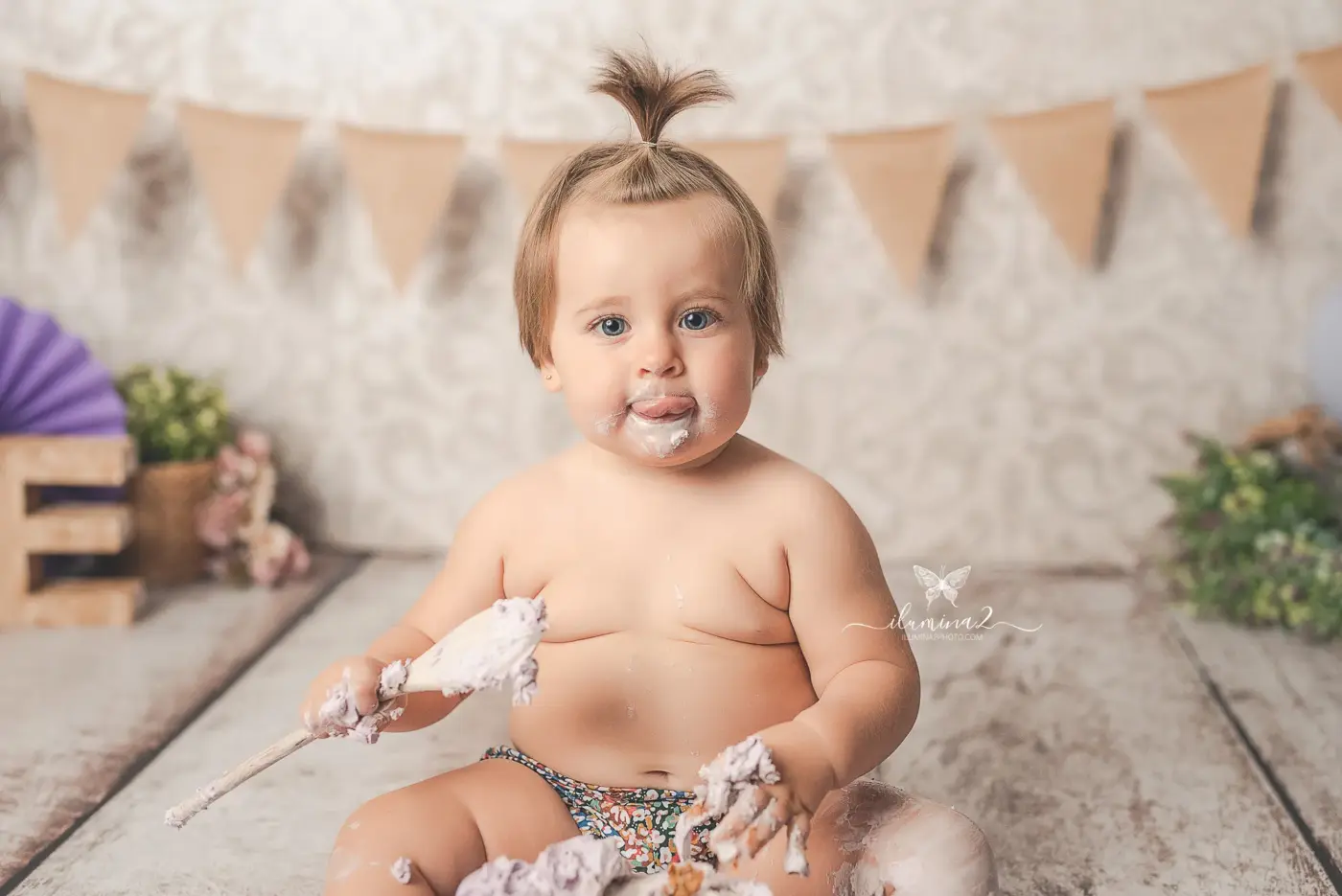 Sesiones de fotos Smash Cake para bebés con pastel en Barcelona