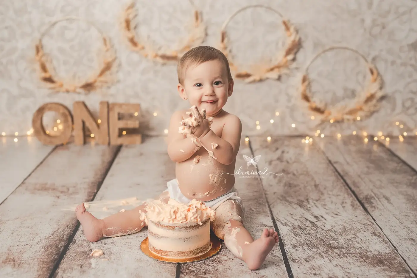 Sesiones de fotos Smash Cake para bebés con pastel en Barcelona