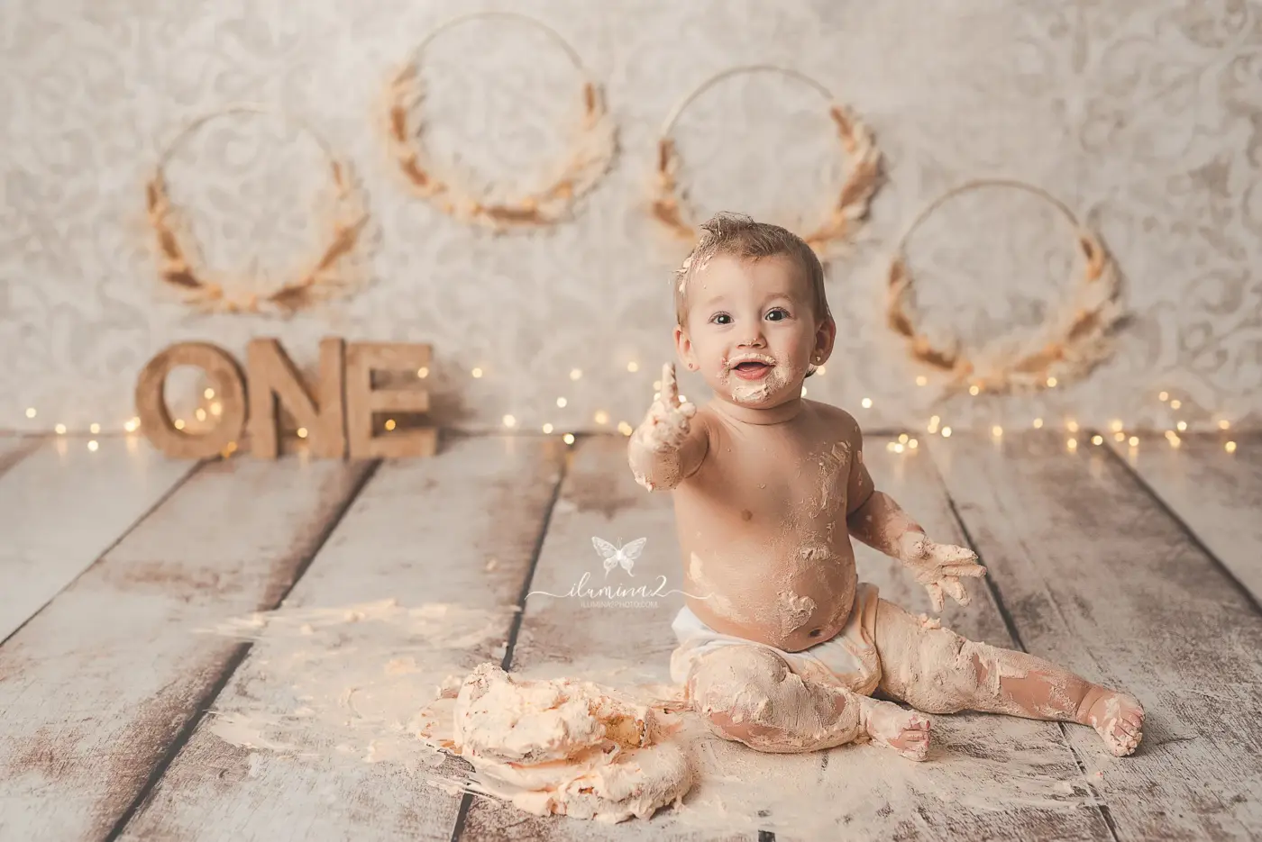 Sesiones de fotos Smash Cake para bebés con pastel en Barcelona