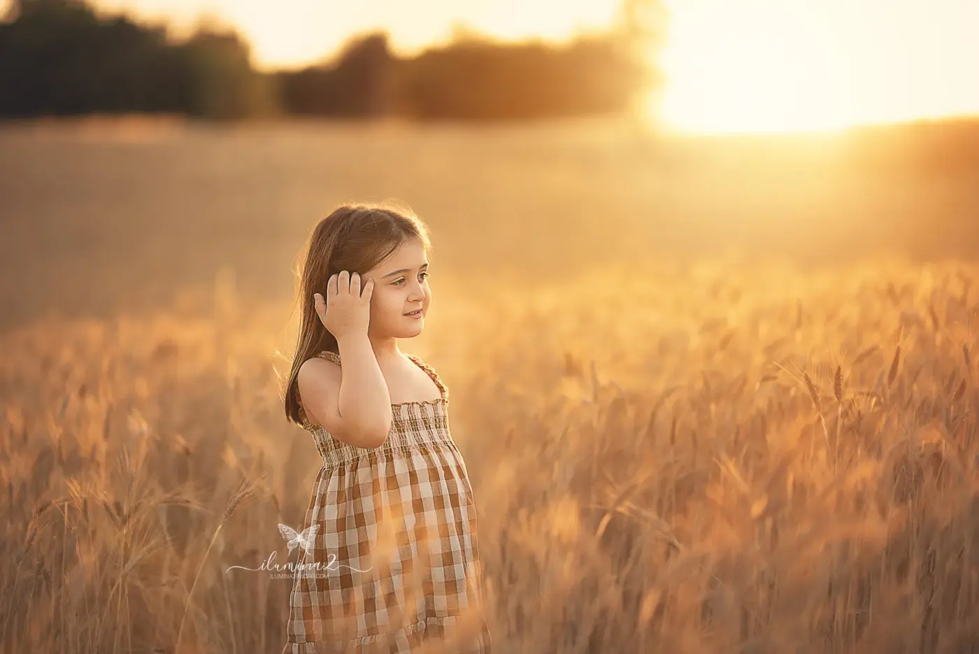 Fotografías de niños en exterior en Barcelona. Sesiones de fotos en el campo.