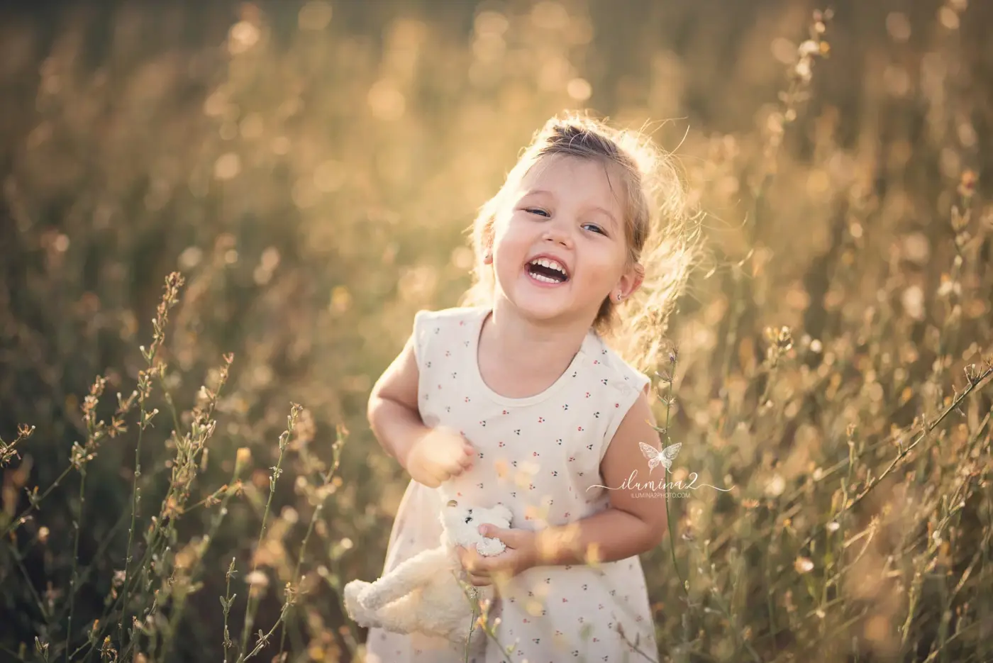 Reportajes para niños en el campo. Sesiones de fotos divertidas para niños en Barcelona.