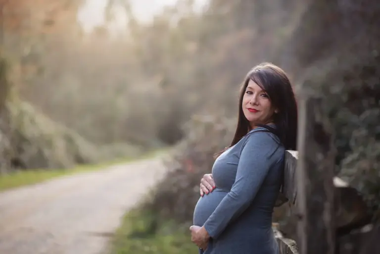 Sesión de fotos de embarazo en Sant Boi de Llobregat. Reportajes premamá para embarazadas.