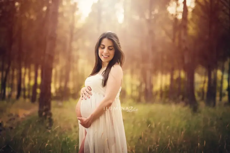 Sesión de fotos de embarazo en Sitges. Reportaje fotográfico para embarazadas.
