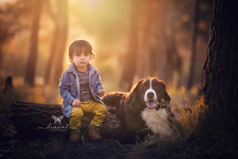 Sesión de fotos de familia en Terrassa. Reportajes familiares al aire libre en Terrassa.