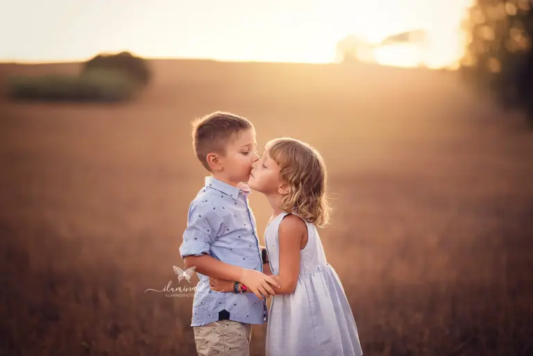 Sesión de fotos infantil en el campo