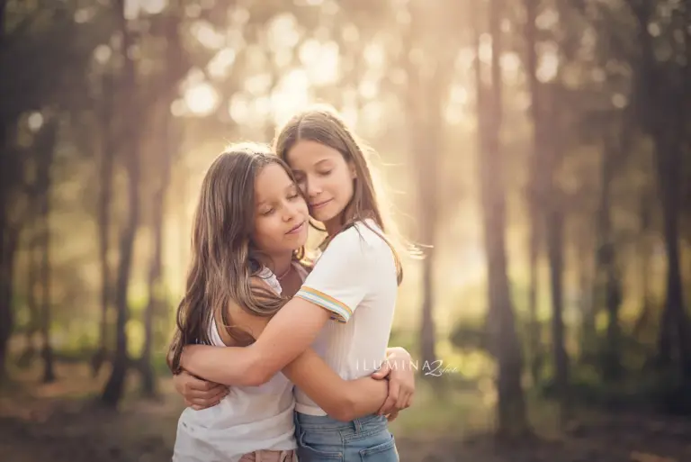 Sesión de fotos para niños en Terrassa. Reportajes infantiles en exterior.