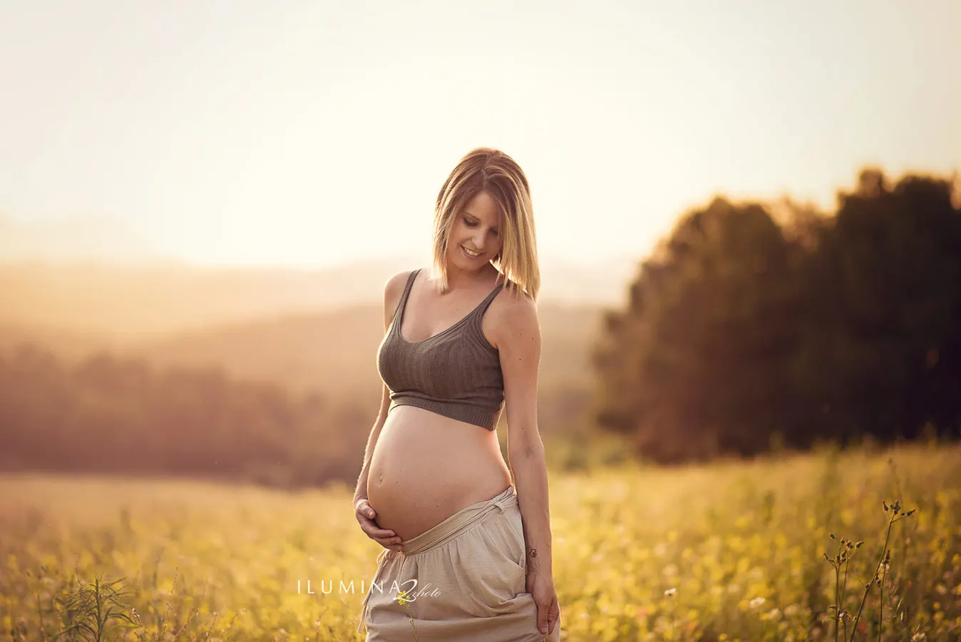 Reportaje fotográfico premamá en el campo