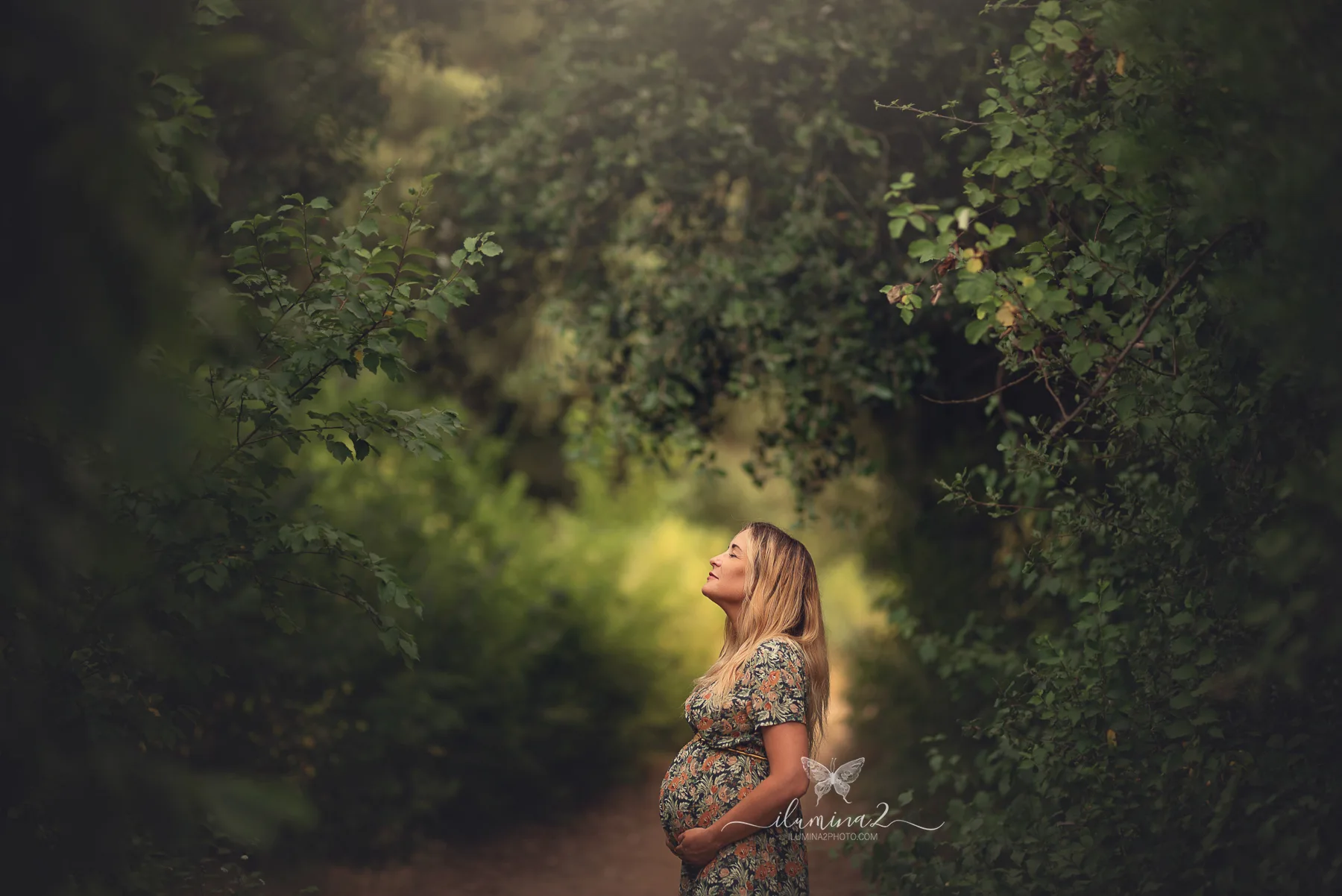 Sesiones de fotos para embarazadas en el río Barcelona