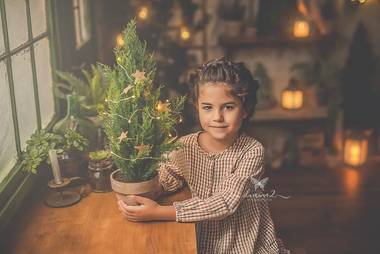 Sesiones de fotos de Navidad en Barcelona. Reportajes navideños en estudio para niños.