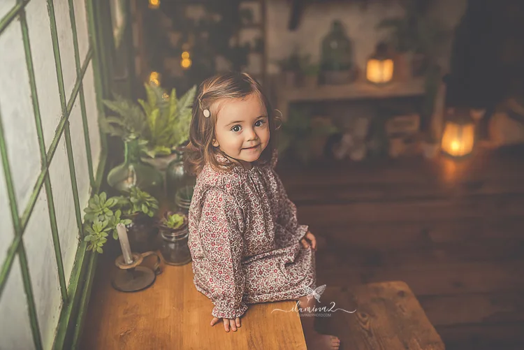 Sesiones de fotos de Navidad en Barcelona. Reportajes navideños en estudio para niños.