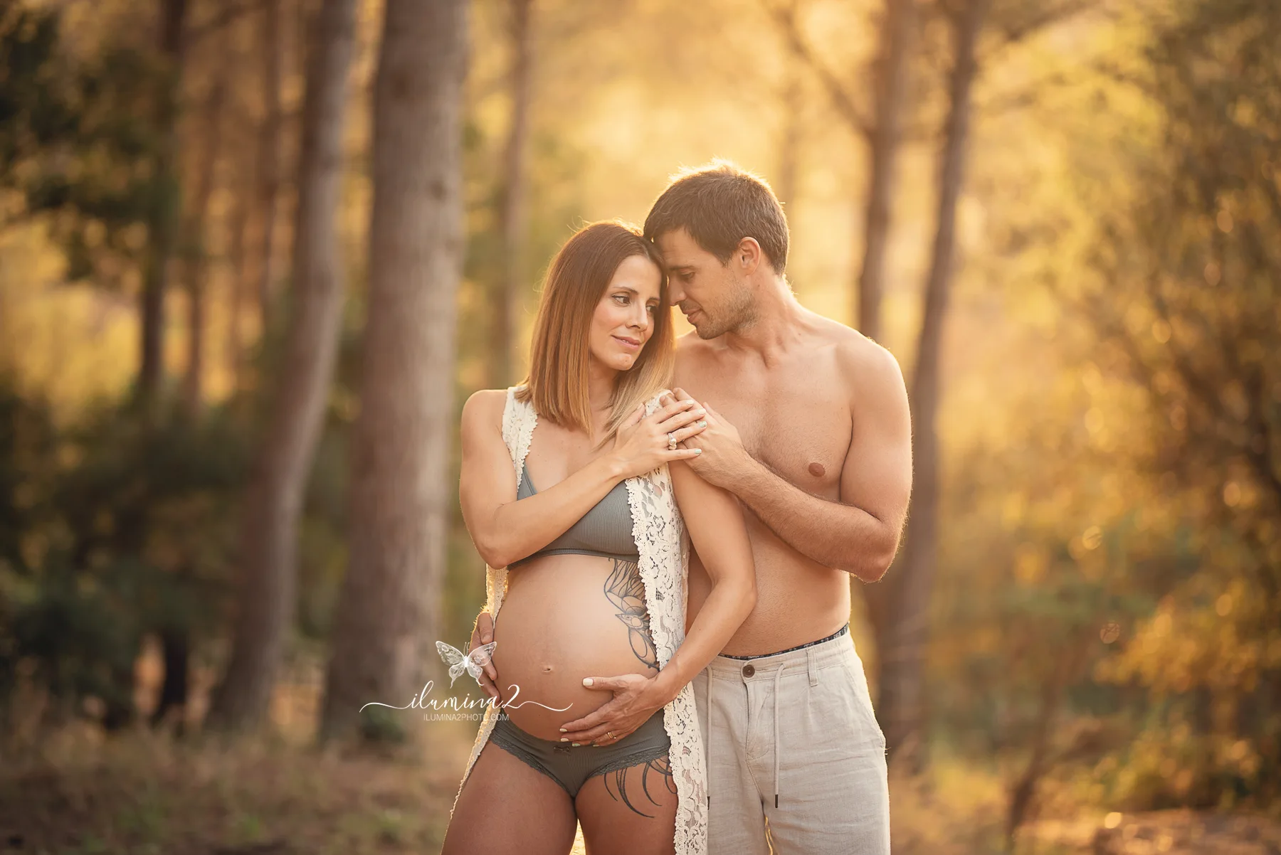 Sesiones de fotos de embarazo en Lleida. Reportaje fotográfico para embarazadas.