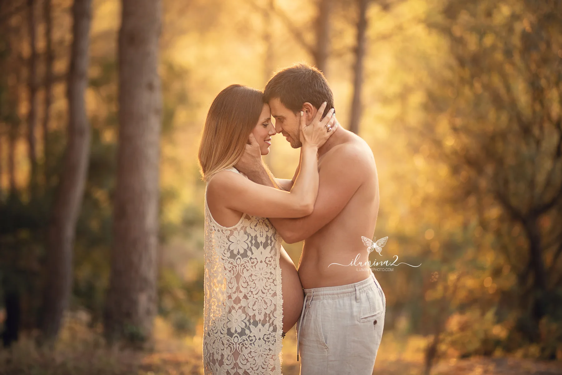 Sesiones de fotos de embarazo en Lleida. Reportaje fotográfico para embarazadas.