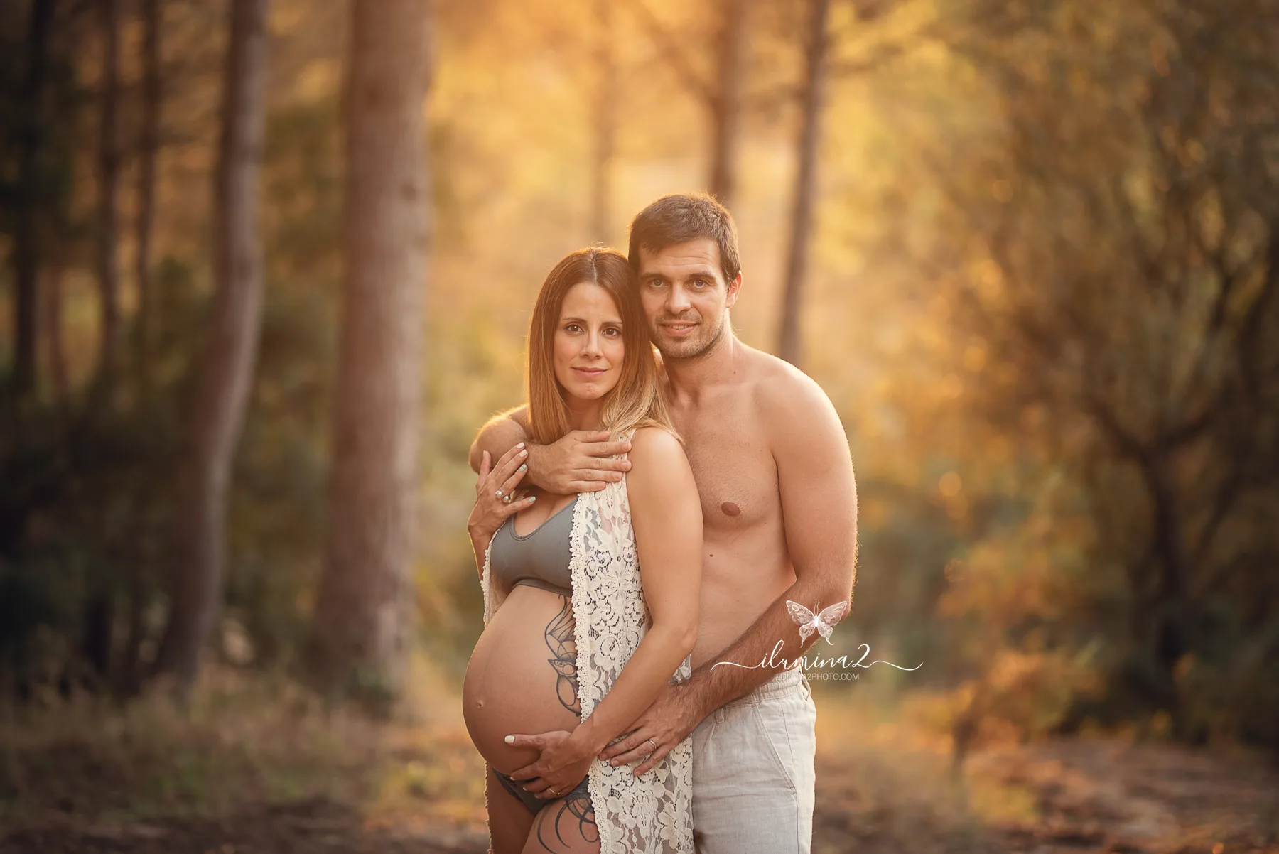 Sesiones de fotos de embarazo en Lleida. Reportaje fotográfico para embarazadas.