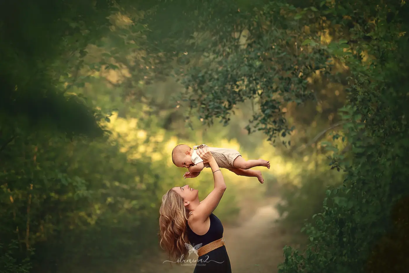 Sesión de fotos de familia en Barcelona en la naturaleza al aire libre galeria