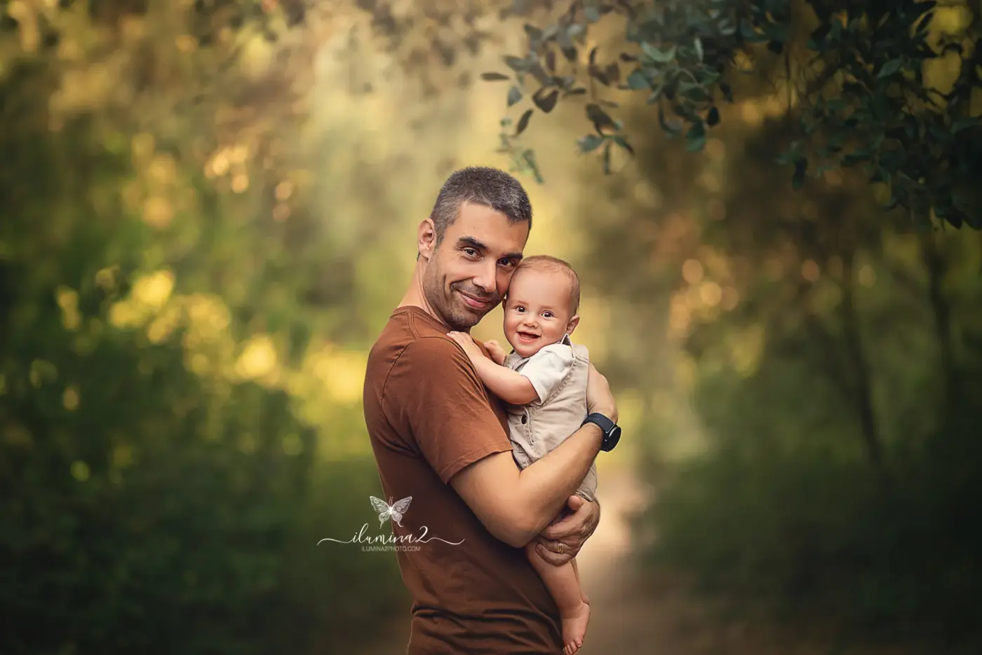 Sesión de fotos de familia en Barcelona en la naturaleza al aire libre galeria