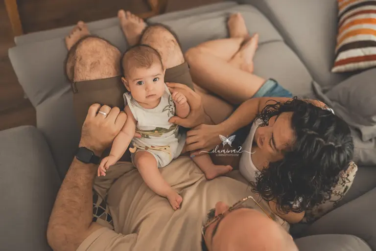 Sesiones de fotos en casa. Reportajes de bebés a domicilio en Barcelona.