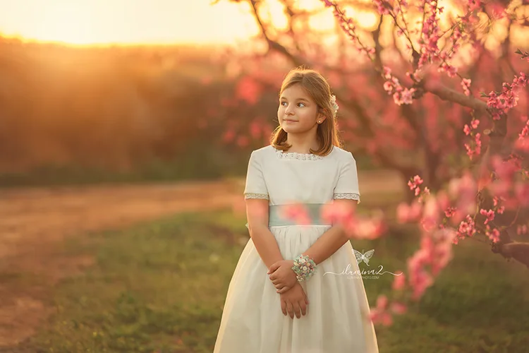 Sesiones de fotos de comunión en Barcelona. Reportajes fotográficos en exterior.