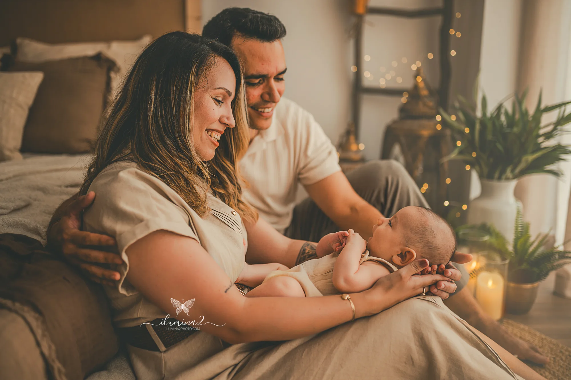 Fotografía newborn natural en Barcelona con estilo familiar y acogedor.