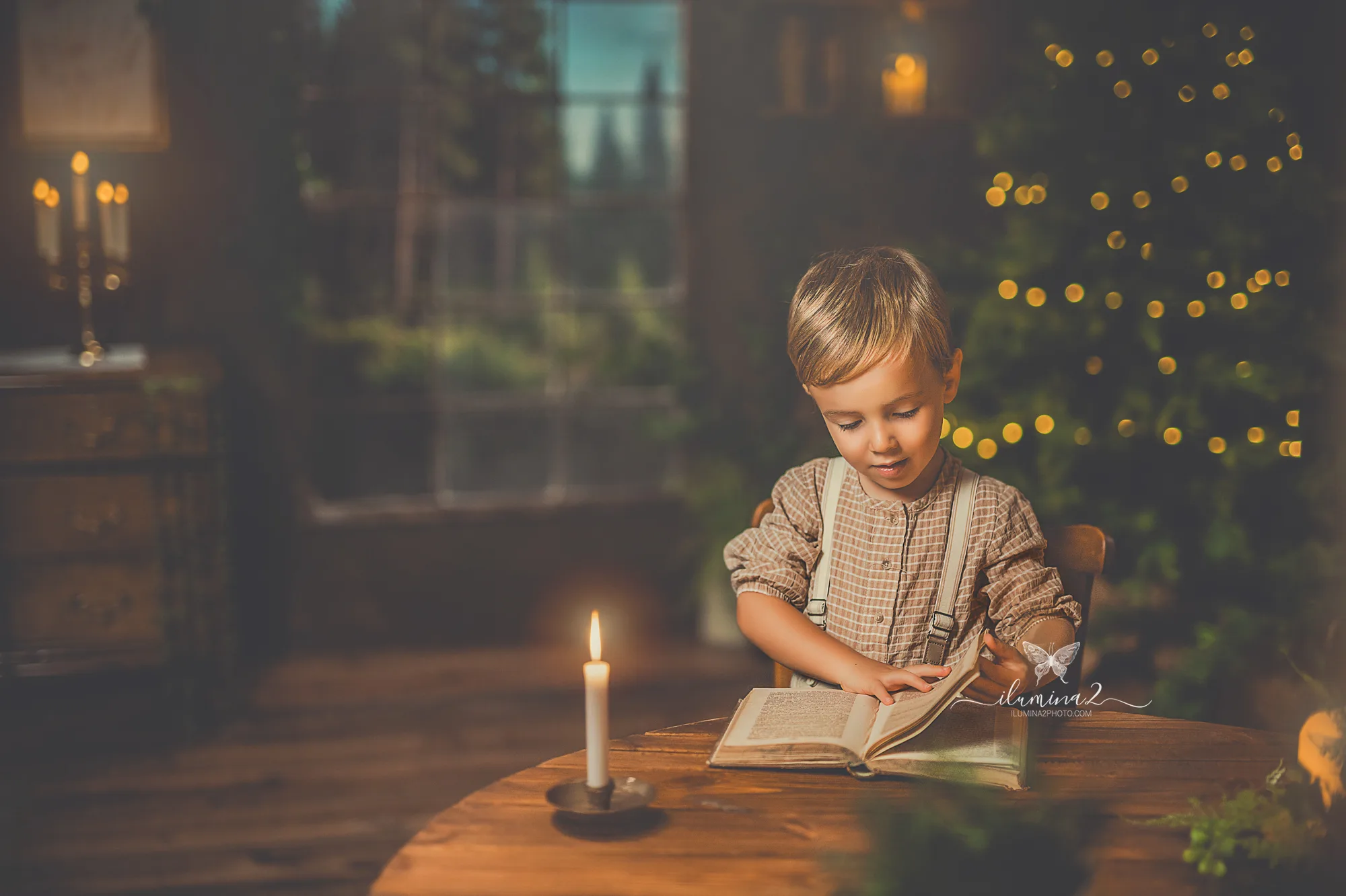 Sesión de fotos de Navidad para bebé con ambiente mágico