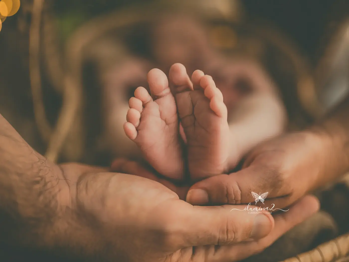 detalles del bebé en una sesión newborn natural