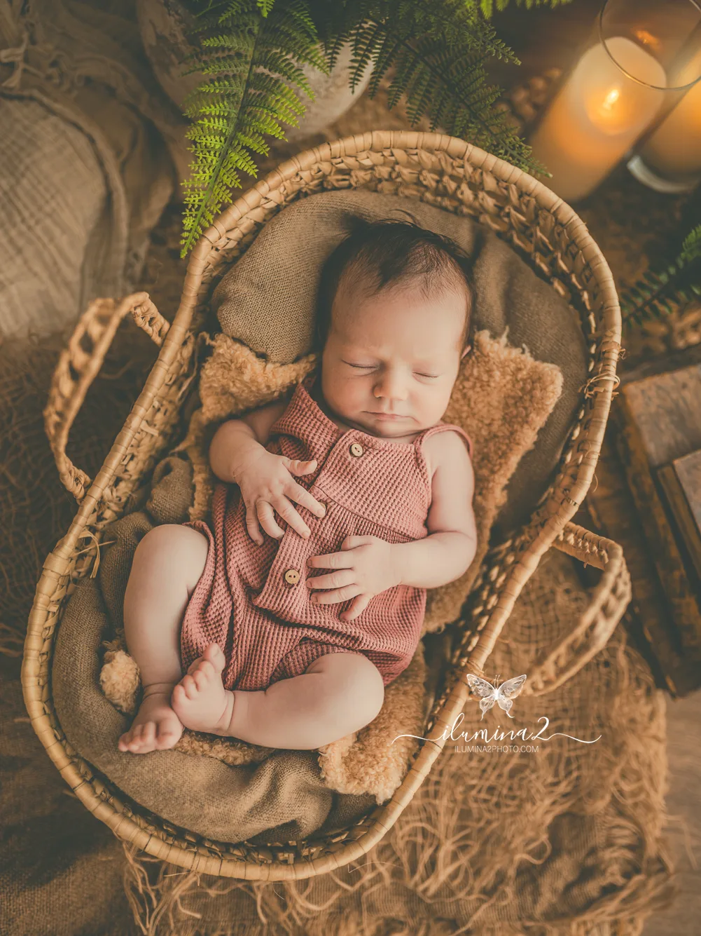 ropa de bebé para una sesión newborn en estudio