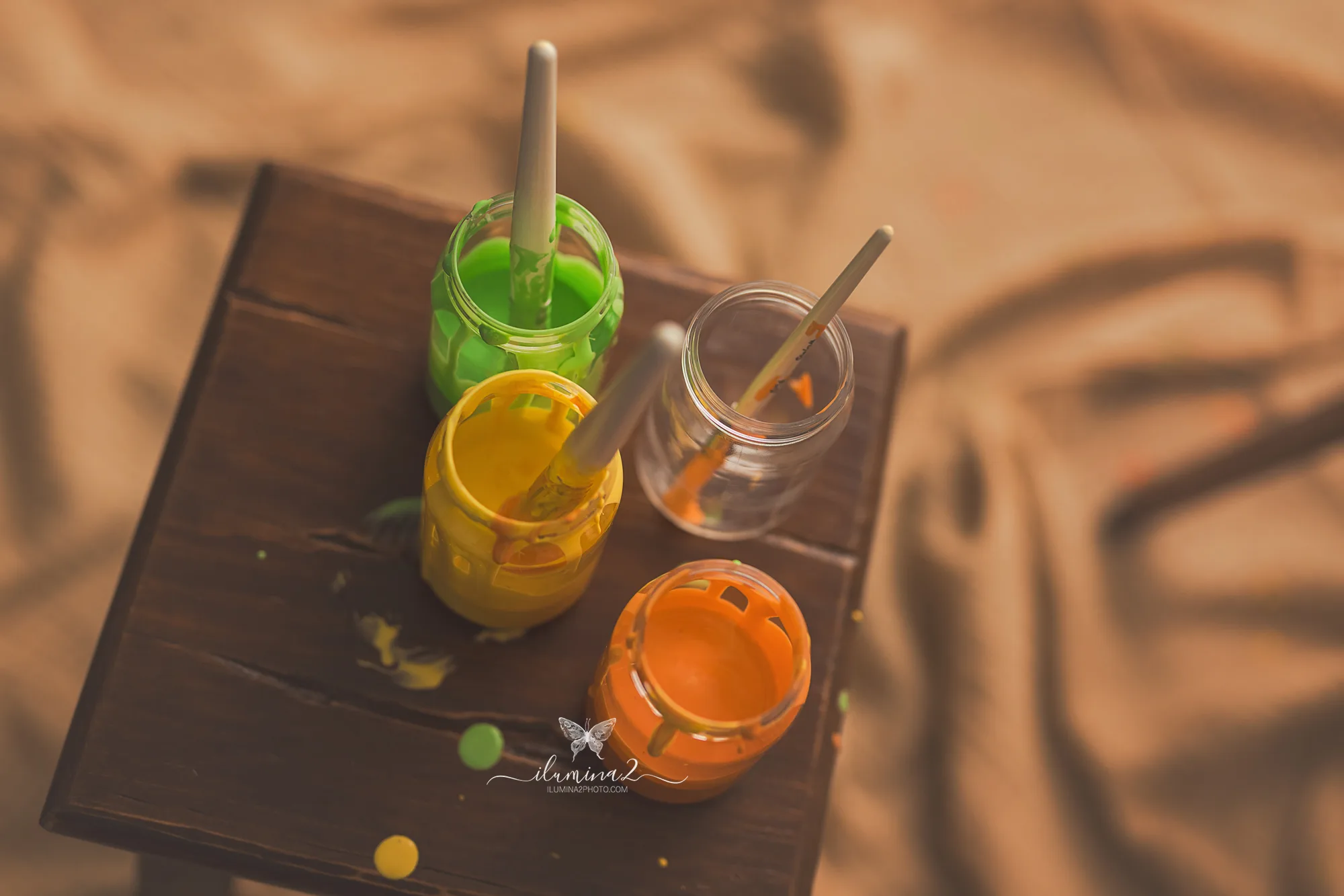 Tres colores para pintar el lienzo en una sesión de cumpleaños infantil